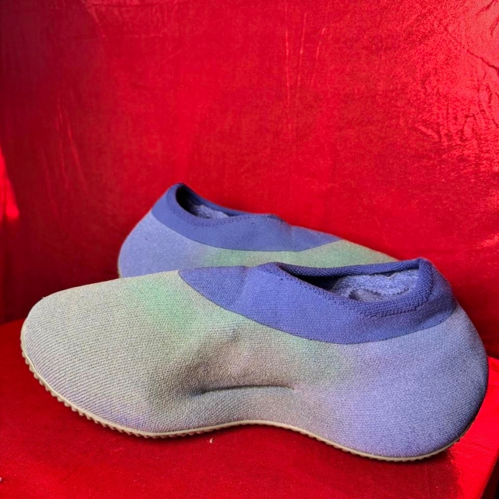 Adidas Yeezy Knit Runner 'Faded Azure' . Size 8.5M
